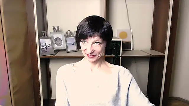  AngeliaFlow  online show from 11-17-25, 08:07