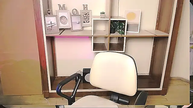  AngeliaFlow  online show from 05-08-26, 08:29