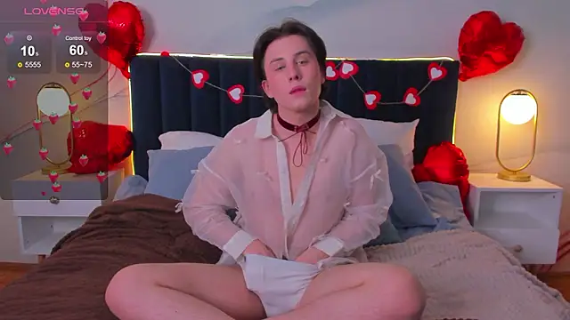 Snapshot of AdrianoAubert chatting on 02-12-26, 10:37 AdrianoAubert online show from 02-12-26, 10:37