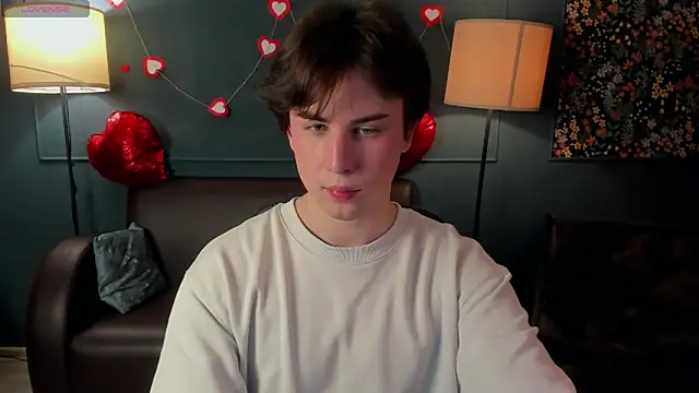 Snapshot of AdrianoAubert chatting on 02-17-26, 05:05 AdrianoAubert online show from 02-17-26, 05:05