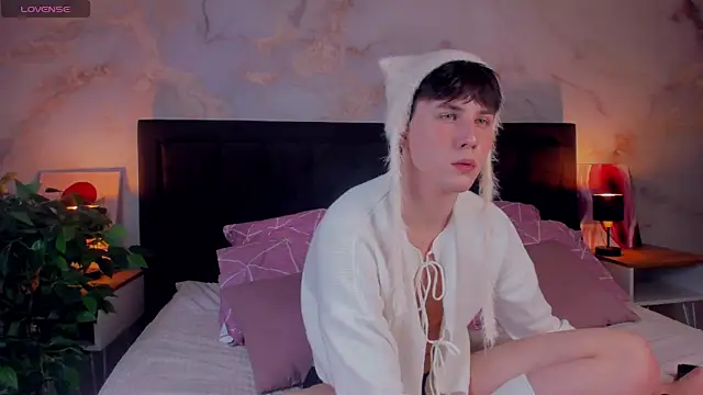 AdrianoAubert online show from 11-17-25, 10:52