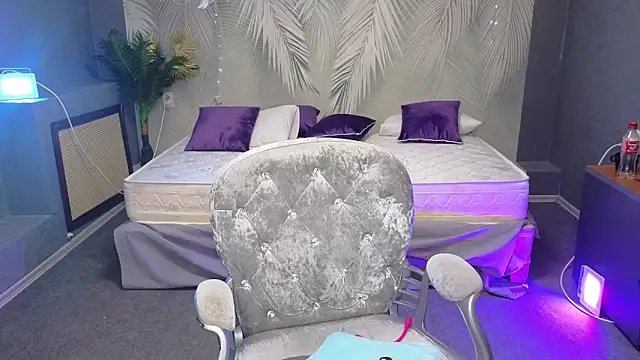 Anna Kennan online show from 03-19-25, 01:07