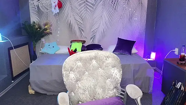 Anna Kennan online show from 03-21-25, 03:24