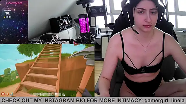 Snapshot of Gamergirl-Linela chatting on 06-12-26, 02:48 Gamergirl-Linela online show from 06-12-26, 02:48