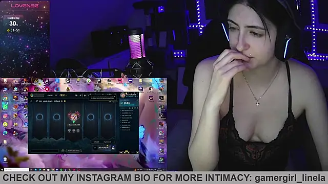 Snapshot of Gamergirl-Linela chatting on 07-11-26, 12:55 Gamergirl-Linela online show from 07-11-26, 12:55