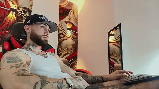 Luke davis01 online show from 11-04-25, 01:37