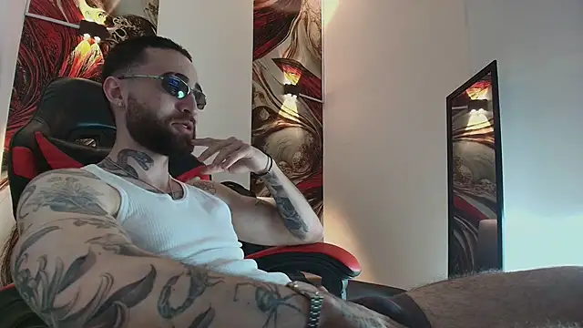 Luke davis01 online show from 12-15-25, 01:39