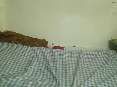 Snapshot of SweetLeona chatting on 10-13-25, 04:58 SweetLeona online show from 10-13-25, 04:58