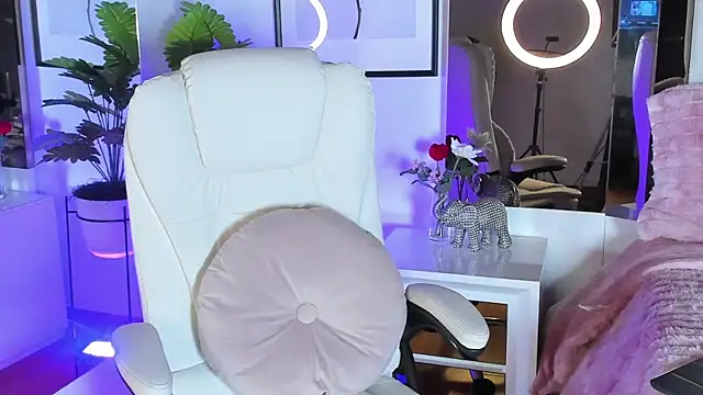 Cloee Rainbow1 online show from 04-23-26, 12:00