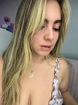 Cloee Rainbow1 online show from 06-20-26, 02:49