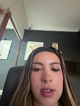 Cloee Rainbow1 online show from 03-25-26, 12:04