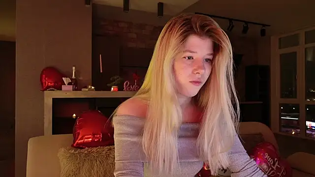 Snapshot of Bella_amory chatting on 02-15-25, 05:28 Bella amory online show from 02-15-25, 05:28
