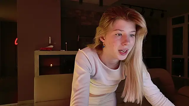 Snapshot of Bella_amory chatting on 02-11-25, 11:44 Bella amory online show from 02-11-25, 11:44