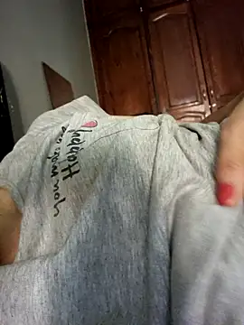 Snapshot of Milan-88 chatting on 09-21-25, 08:30 Milan-88 online show from 09-21-25, 08:30