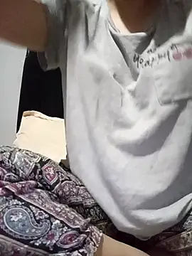 Snapshot of Milan-88 chatting on 10-05-25, 10:00 Milan-88 online show from 10-05-25, 10:00