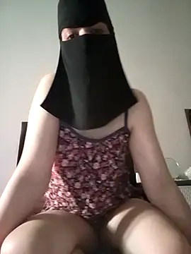 Snapshot of Milan-88 chatting on 11-17-25, 02:54 Milan-88 online show from 11-17-25, 02:54