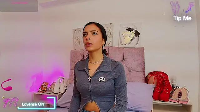 Skye Moore online show from 04-01-26, 07:00