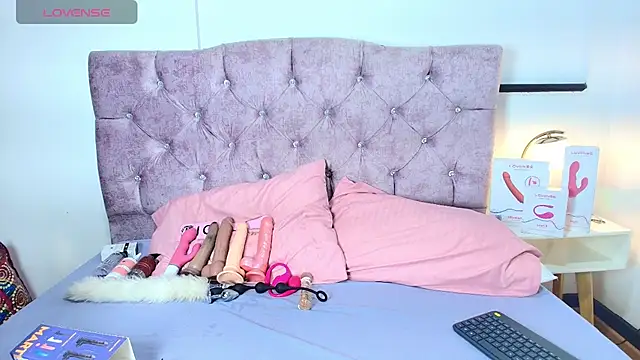 Skye Moore online show from 11-05-25, 07:17