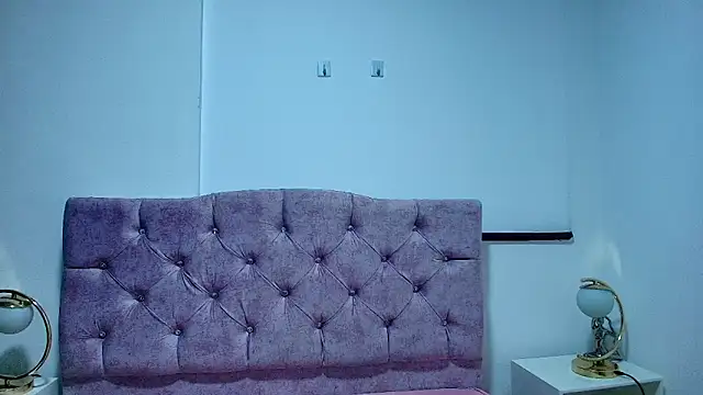 Skye Moore online show from 11-24-25, 07:03