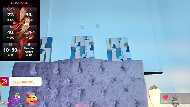 Skye Moore online show from 10-10-25, 07:25