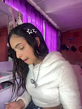 Skye Moore online show from 04-06-26, 06:42