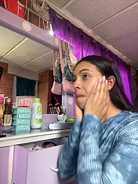 Skye Moore online show from 04-07-26, 05:48