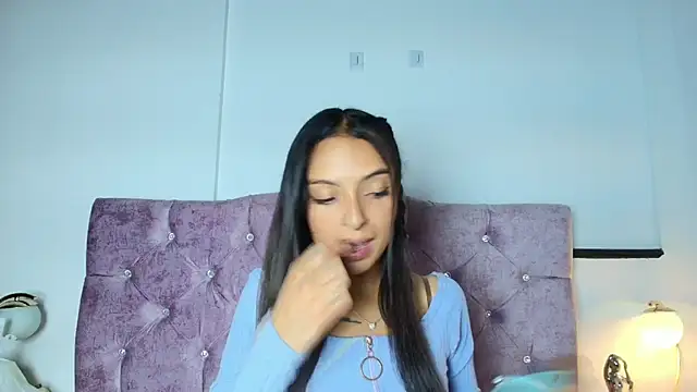 Skye Moore online show from 10-22-25, 07:13