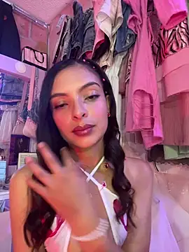 Skye Moore online show from 05-06-26, 02:15