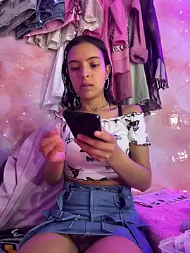 Skye Moore online show from 05-10-26, 02:15