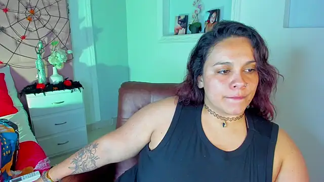 KourtneyEvans online show from 10-17-25, 07:37