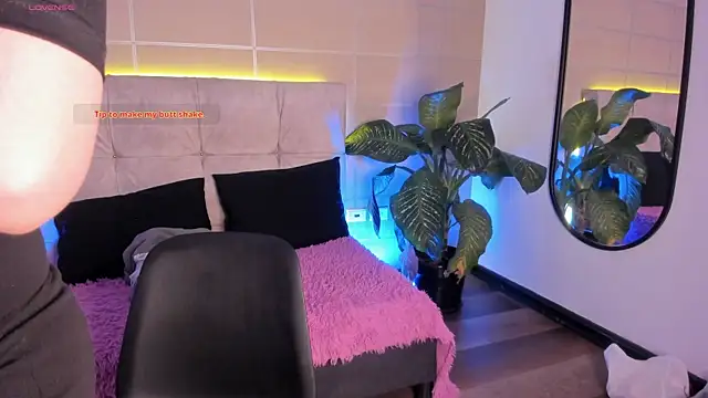  michonne  online show from 10-15-25, 08:39