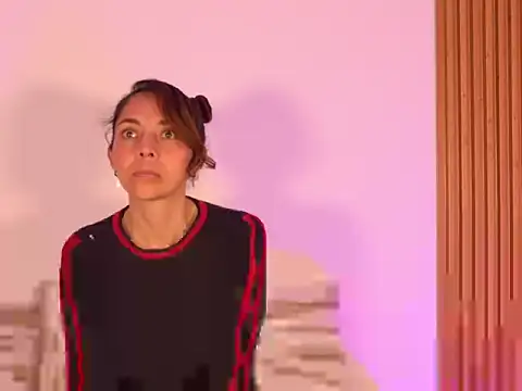 Snapshot of alisonandree chatting on 10-31-25, 04:36 alisonandree online show from 10-31-25, 04:36