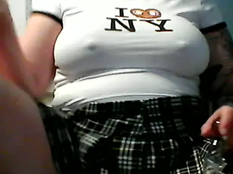 Snapshot of SashaSC3 chatting on 02-11-25, 09:03 SashaSC3 online show from 02-11-25, 09:03