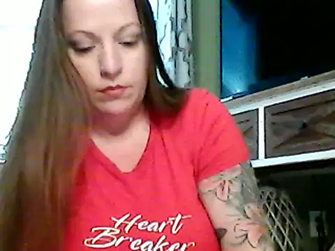 Snapshot of SashaSC3 chatting on 02-14-25, 10:14 SashaSC3 online show from 02-14-25, 10:14