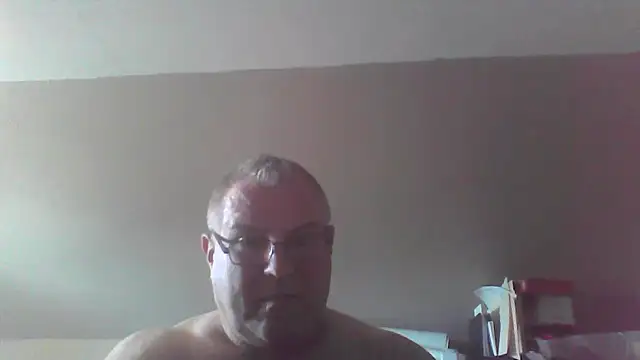 Snapshot of mkestr69 chatting on 10-02-25, 05:27 mkestr69 online show from 10-02-25, 05:27