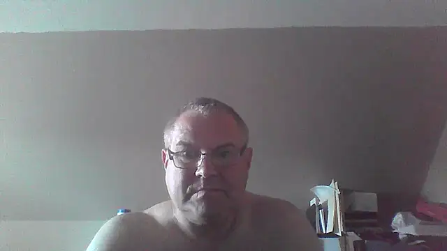 Snapshot of mkestr69 chatting on 09-10-25, 03:55 mkestr69 online show from 09-10-25, 03:55