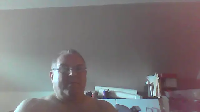 Snapshot of mkestr69 chatting on 09-17-25, 04:31 mkestr69 online show from 09-17-25, 04:31