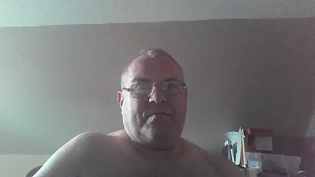 Snapshot of mkestr69 chatting on 10-14-25, 04:29 mkestr69 online show from 10-14-25, 04:29