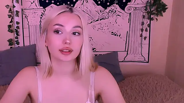 Snapshot of beauty_blonde chatting on 03-10-25, 05:43 beauty blonde online show from 03-10-25, 05:43