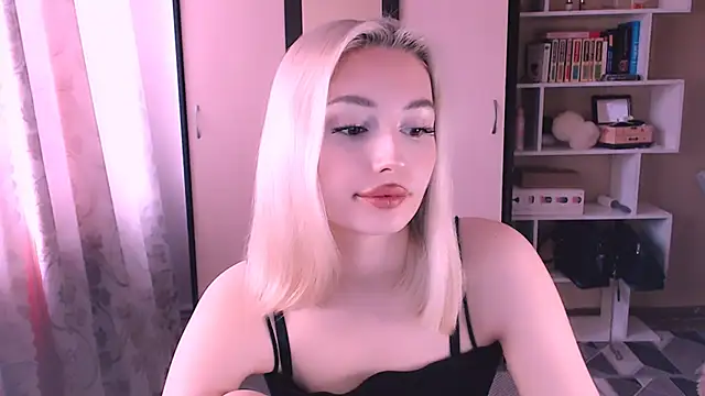 Snapshot of beauty_blonde chatting on 03-07-25, 03:08 beauty blonde online show from 03-07-25, 03:08