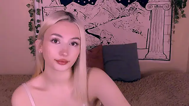 Snapshot of beauty_blonde chatting on 03-17-25, 05:56 beauty blonde online show from 03-17-25, 05:56