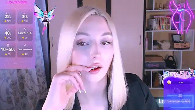 Snapshot of beauty_blonde chatting on 03-04-25, 11:40 beauty blonde online show from 03-04-25, 11:40