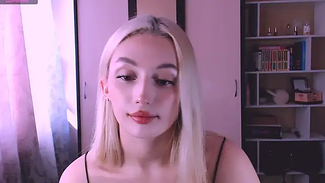 Snapshot of beauty_blonde chatting on 03-03-25, 09:34 beauty blonde online show from 03-03-25, 09:34