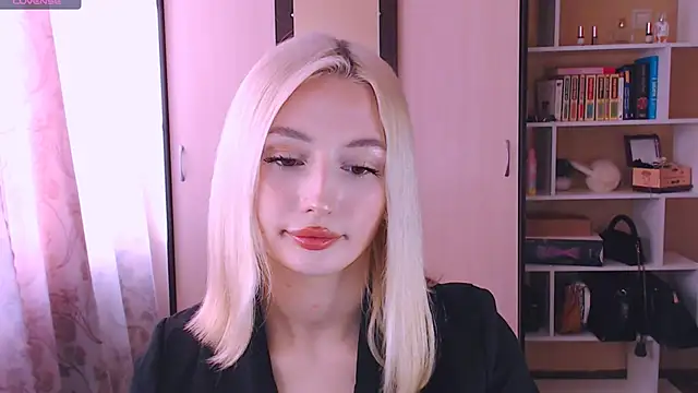 Snapshot of beauty_blonde chatting on 03-04-25, 08:35 beauty blonde online show from 03-04-25, 08:35