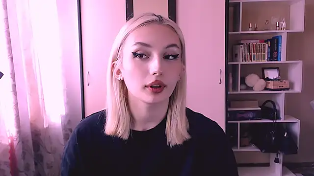 Snapshot of beauty_blonde chatting on 03-06-25, 04:41 beauty blonde online show from 03-06-25, 04:41