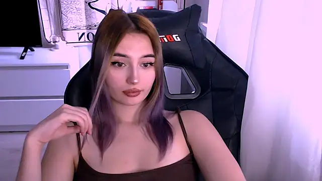 Snapshot of beauty_blonde chatting on 10-08-25, 05:53 beauty blonde online show from 10-08-25, 05:53