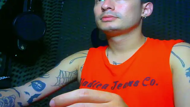 Snapshot of vampireathome chatting on 03-18-25, 03:23 vampireathome online show from 03-18-25, 03:23