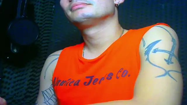 Snapshot of vampireathome chatting on 03-18-25, 06:28 vampireathome online show from 03-18-25, 06:28