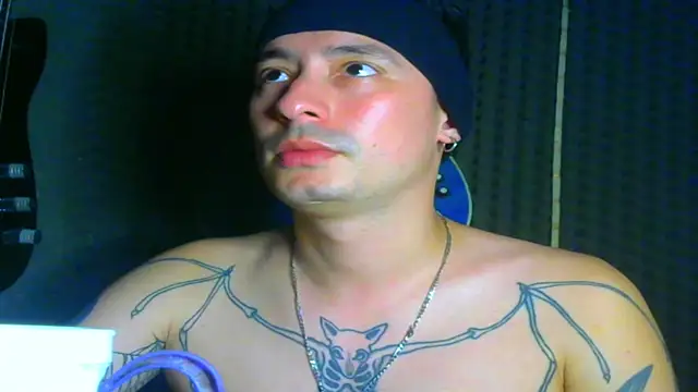 Snapshot of vampireathome chatting on 02-21-25, 07:56 vampireathome online show from 02-21-25, 07:56