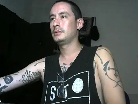 Snapshot of vampireathome chatting on 09-18-25, 02:58 vampireathome online show from 09-18-25, 02:58